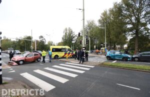 Flinke schade bij ongeval tussen twee voertuigen Segbroeklaan Den Haag