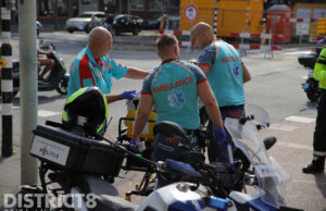 Automobilist rijdt voetganger aan en gaat ervandoor De La Reyweg Den Haag