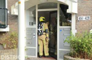 Spuiten met pepperspray zorgt voor ontruiming portiek Moerweg Den Haag