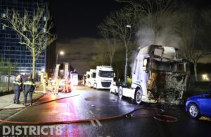 Vrachtwagen gaat in vlammen op Lange Kleiweg Rijswijk