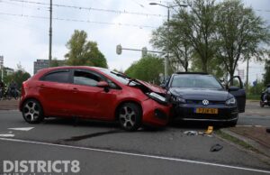 Flinke schade bij aanrijding Dedemsvaartweg Den Haag