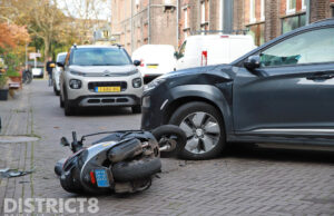 Gewonde na ongeval tussen auto en snorscooter Prof. Snijdersstraat Delft