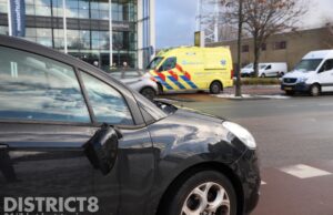 Automobilist ziet voetganger over het hoofd bij ‘onoverzichtelijke plek’ Zichtenburglaan Den Haag