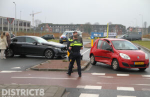 Schade na ongeval tussen twee voertuigen Binckhorstlaan Den Haag