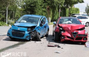 Voorrangsfout zorgt voor aanrijding tussen twee autos Baakwoning Naaldwijk