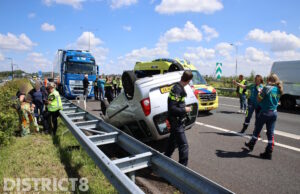 Meerdere gewonden en auto op zijn kop na aanrijding op snelweg A44 Wassenaar