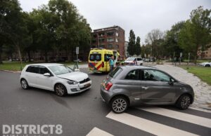 Ravage na ongeluk tussen twee voertuigen Thorbeckelaan Den Haag