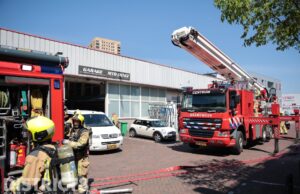 Rook in bedrijfspand; brandweer schaalt op naar middelbrand Uitenhagestraat Den Haag