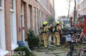 Brand in plafond van woning; hondje uit woning gehaald Van Kinsbergenstraat Den Haag
