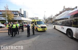 Fietser gewond na aanrijding met stadsbus Savornin Lohmanplein Den Haag