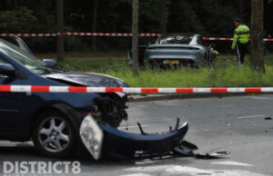Twee gewonden bij flinke aanrijding Escamplaan Den Haag