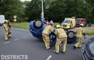 Auto op z’n dak na fors ongeval: meerdere gewonden Kruithuisweg N470 Delft