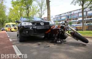 Motor vast onder auto na aanrijding Buitenhofdreef Delft