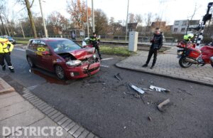 Flinke schade na ongeval tussen twee voertuigen Oude Haagweg Den Haag