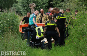 Omstanders en hulpdiensten redden man in scootmobiel uit sloot Ir H.A. Haitsmapad Rijswijk