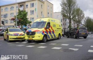 Scooterrijdster gewond na botsing met automobilist Erasmusweg Den Haag