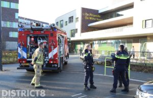 Schoolgebouw ontruimd door brand in prullenbak Melis Stokelaan Den Haag