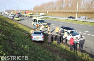 Ongeval op de A4: auto belandt op talud A4 Schipluiden