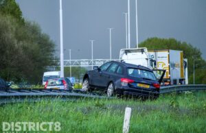 Automobilist verliest macht over het stuur tijdens hagelbui A20 Maasland