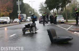 Bestuurder scootmobiel raakt gewond na botsing met automobilist Erasmusweg Den Haag