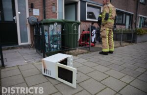 Magnetron vliegt in brand in woning Sutoriusstraat Poeldijk