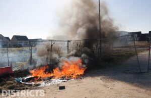 Brandende dixi zorgt voor veel rookontwikkeling Bubonastraat Naaldwijk