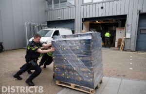 Grote hoeveelheid lachgasflessen aangetroffen in garagebox Industrieweg Nootdorp