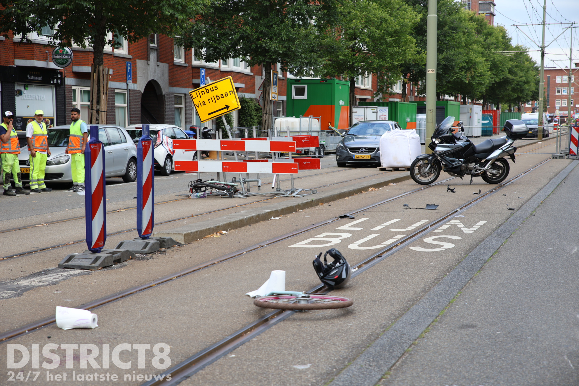 Twee gewonden bij botsing tussen fietser en motorrijder Goeverneurlaan Den Haag