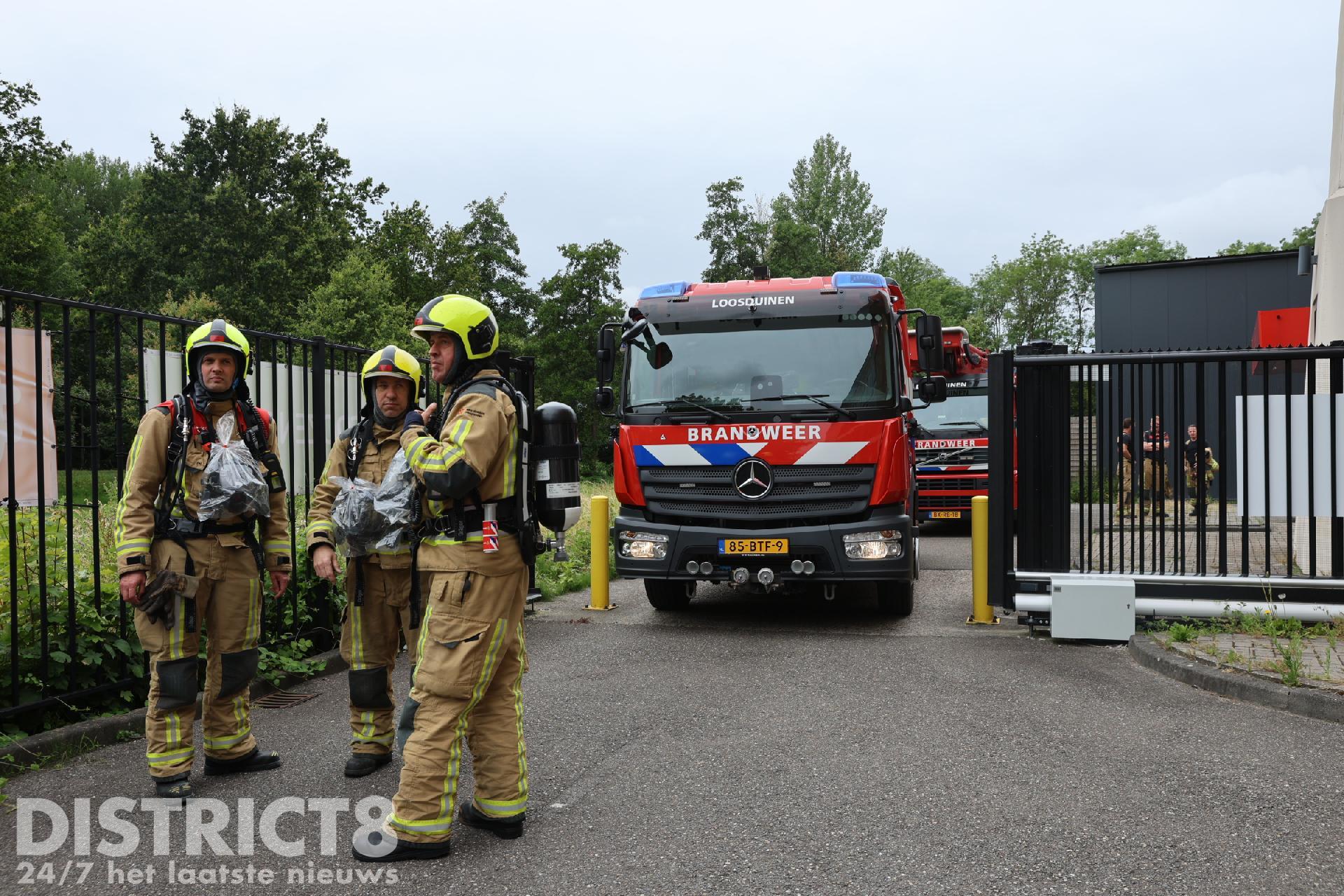 Brandweerlieden reageren op rook in Shurgard De Werf Den Haag