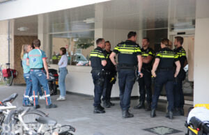 Politie haalt verwarde man uit woning Gedempte Sloot Den Haag