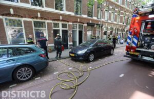 Brand in kruipruimte; brandweer schaalt op naar middelbrand Suezkade Den Haag