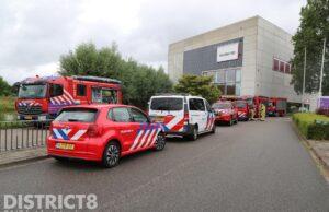 Brandweer doet langdurig onderzoek in Shurgard vestiging Karrepad Delft