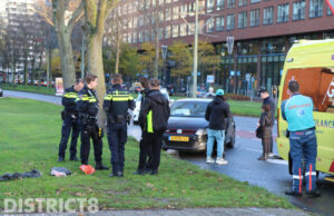 Schade na ongeval tussen twee voertuigen Martinus Nijhofflaan Delft