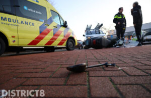 Scooterrijder gewond bij aanrijding met afslaand busje Dorpskade Wateringen