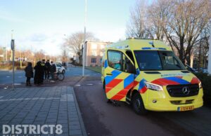 Automobilist rijdt fietser aan Melis Stokelaan Den Haag