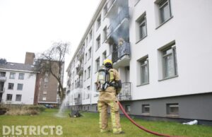 Fikse balkonbrand; brandweer schaalt op naar middelbrand Huis te Landelaan Rijswijk
