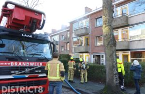 Brandweer schaalt op naar middelbrand bij een portiekwoning Paulus Potterlaan Rijswijk