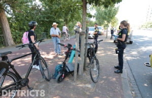 Twee gewonden na ongeluk tussen elektrische step en fiets Conradkade Den Haag
