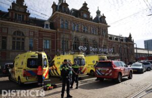 Hulpdiensten rukken groots uit na persoon die valt op het spoor Hollands Spoor Den Haag