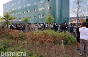 Tientallen mensen op straat na brand in appartementencomplex Van Embdenstraat Delft