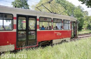 Fikse hoofdwond na aanrijding tussen auto en tram Graaf Willem de Rijkelaan Leidschendam