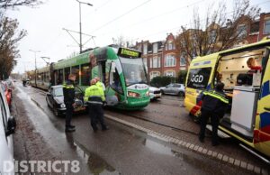 Automobilist gewond bij aanrijding met tram Laan van Meerdervoort Den Haag