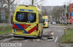 Ambulance vast in bussluis Kuyperweg Delft