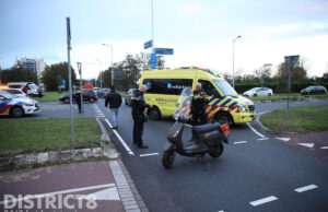 Flinke file door botsing tussen automobilist en scooter Poeldijkseweg Den Haag