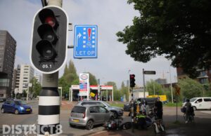 Scooterrijder gewond na botsing met afslaande automobilist Erasmusweg Den Haag