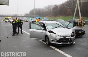 Veel schade en vertraging na kopstaart botsing A4 Rijswijk