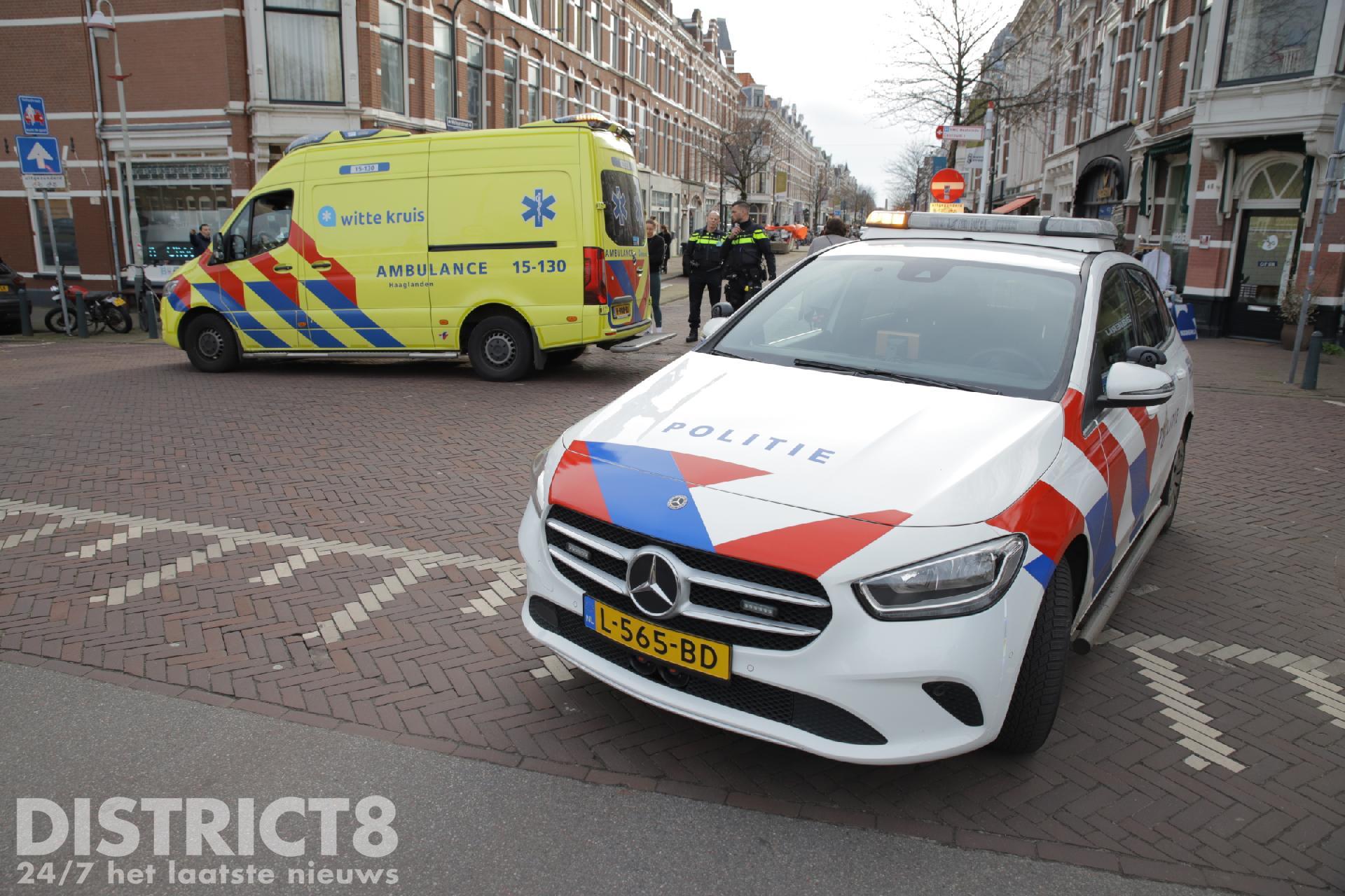 Een man raakt gewond na een mishandeling door een groep jongeren op de Weimarbrug in Den Haag