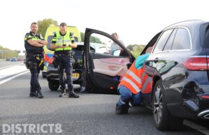Meerdere mensen nagekeken door ambulancepersoneel na kopstaart aanrijding A13 Delft