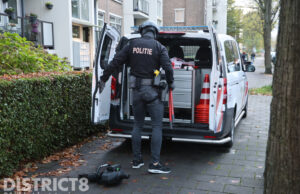 Man gooit gehele huisraad naar beneden vanuit woning Melis Stokelaan Den Haag