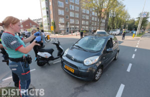 Fietser gewond en auto flink beschadigd na aanrijding Groen van Prinstererlaan Den Haag